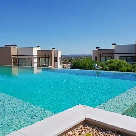 Pestana Valley Aparthotel 4*